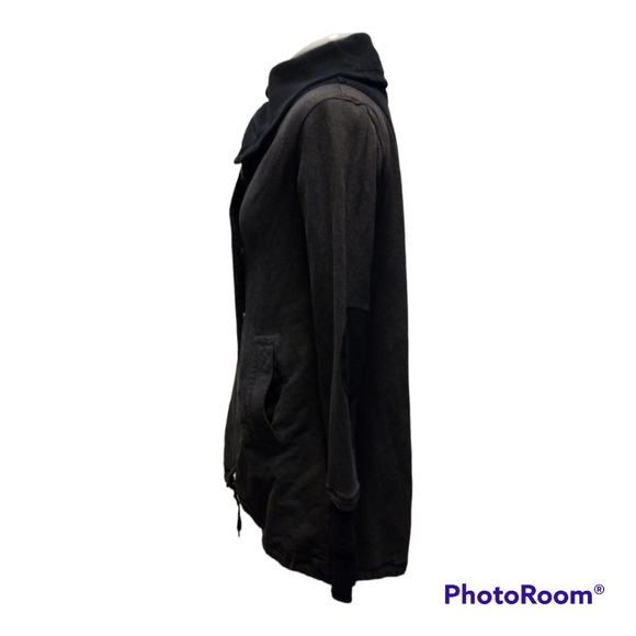 Lululemon Size 4 Charcoal and Black Gratitude Wrap Snap Sweater - Picture 3 of 7